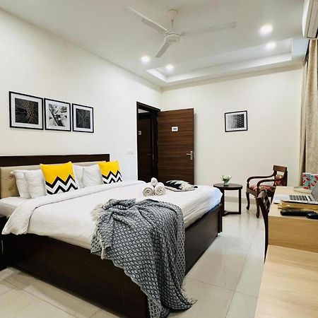 Bluo Studio5 Golf Course Road - Gym, Terrace Garden Gurgaon Eksteriør billede
