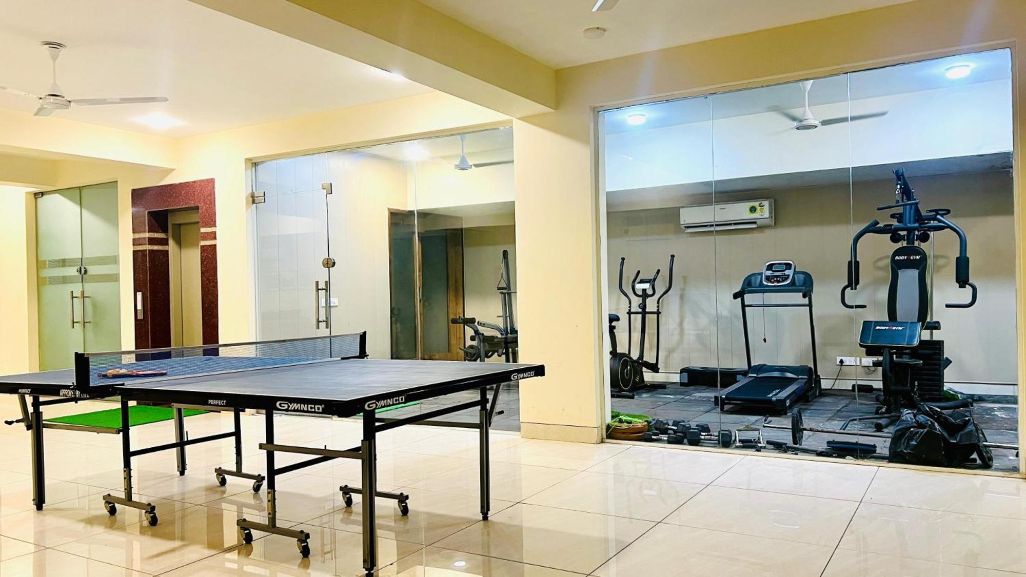 Bluo Studio5 Golf Course Road - Gym, Terrace Garden Gurgaon Eksteriør billede