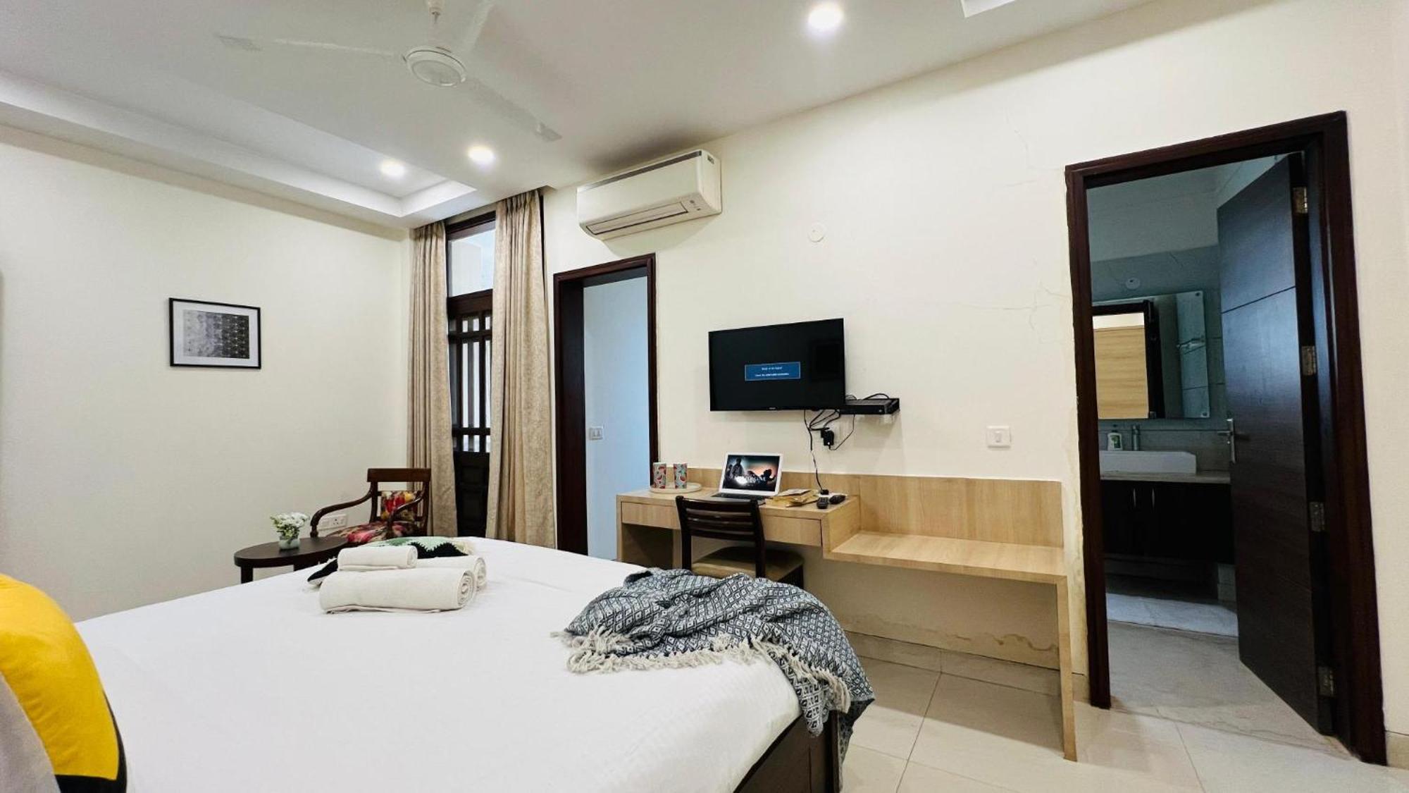 Bluo Studio5 Golf Course Road - Gym, Terrace Garden Gurgaon Eksteriør billede