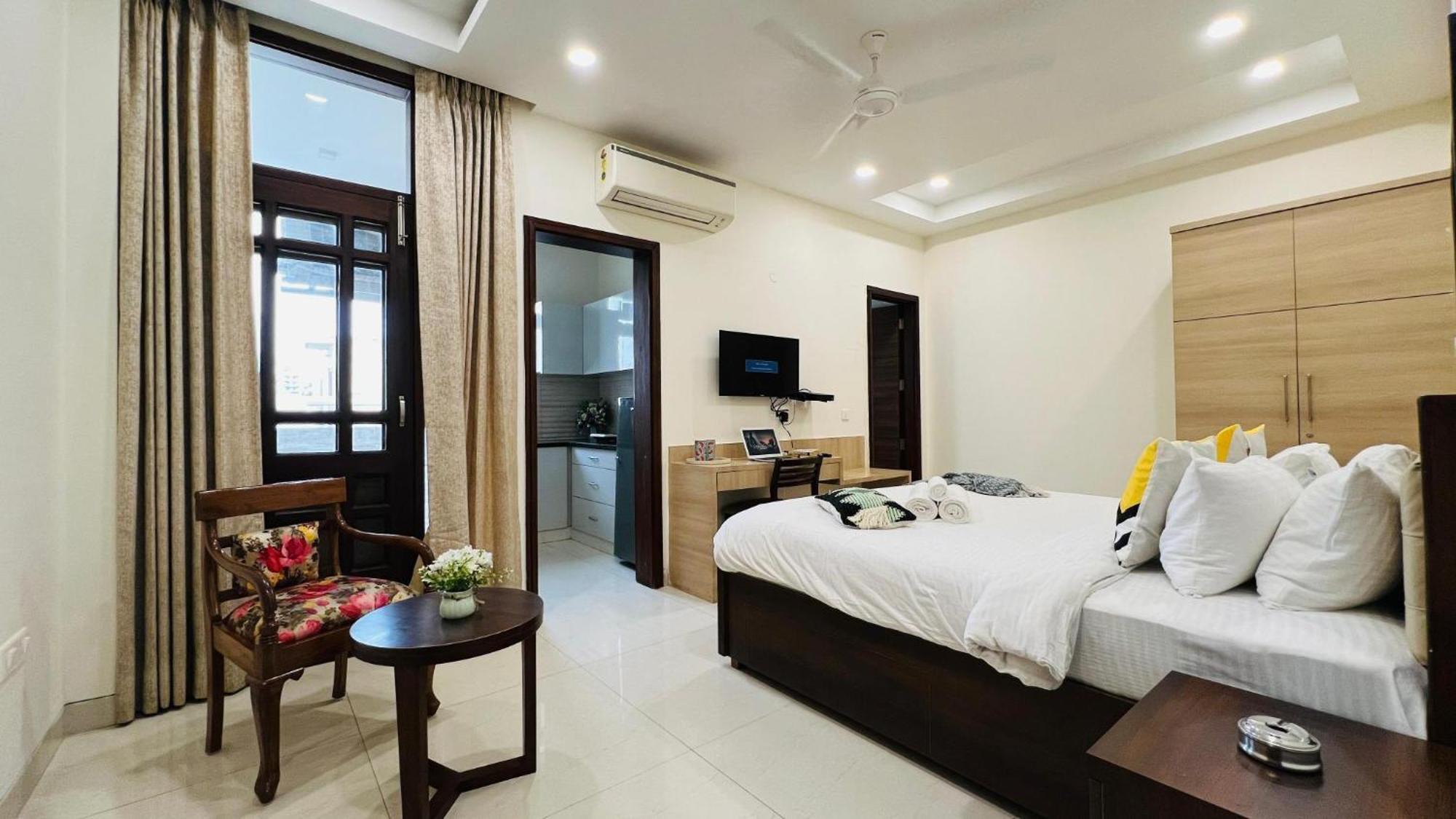 Bluo Studio5 Golf Course Road - Gym, Terrace Garden Gurgaon Eksteriør billede