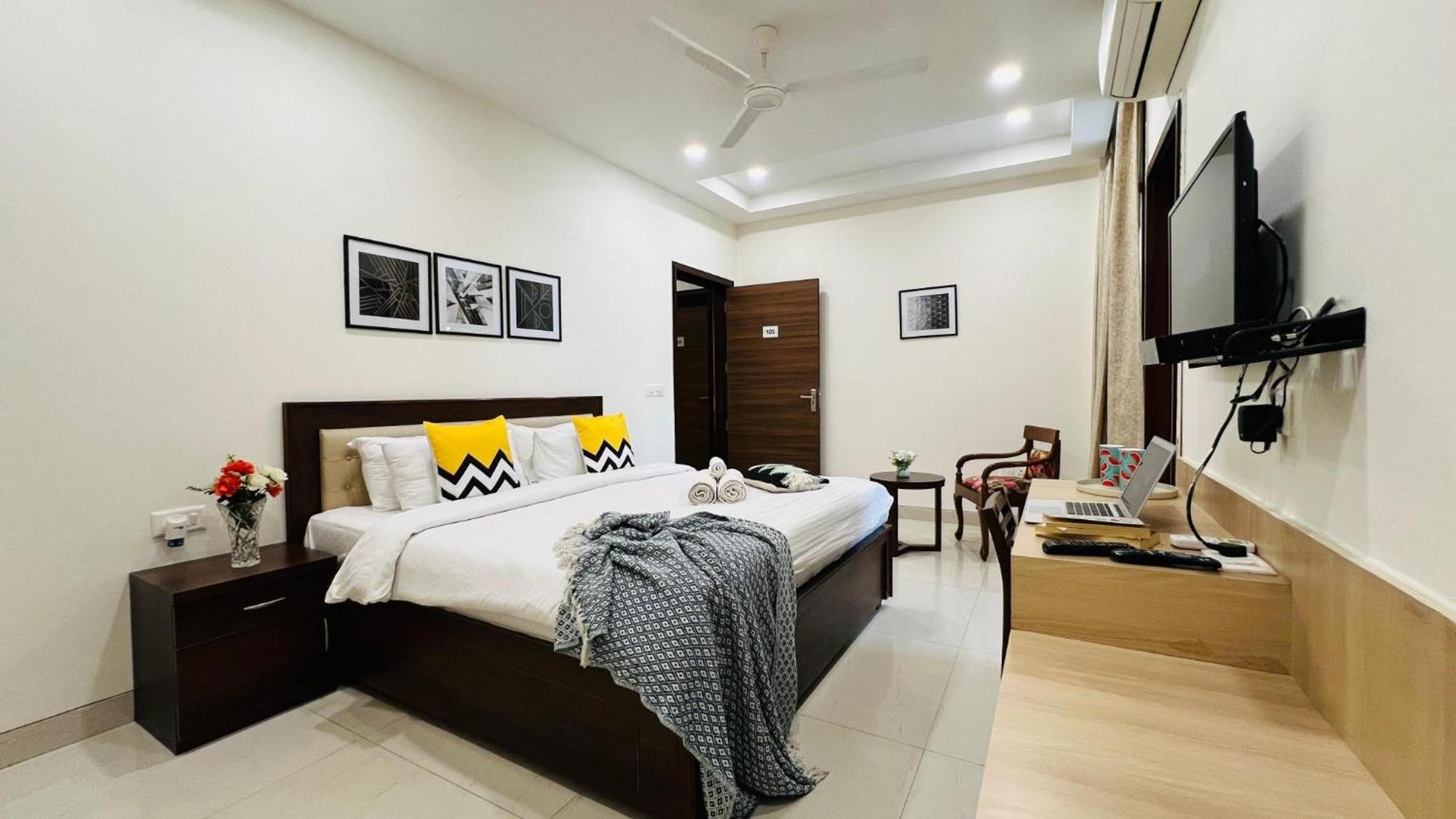 Bluo Studio5 Golf Course Road - Gym, Terrace Garden Gurgaon Eksteriør billede